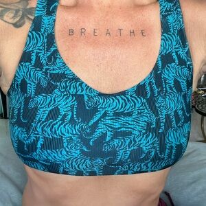 ONZIE HALF MOON SPORTS BRA